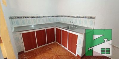 Apartamento en Arriendo Aranjuez Medellin
Se arrienda primer piso en Aranjuez con:

Sala comedor grande, 2 alcobas, cocina semi integral con gas, patio, 1 baño, piso ceramira.


$1.375.000 CANON ARRENDAMIENTO APROXIMADO

Arrienda Panorama Belén 604 3471214 - 3015446892

