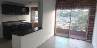APARTAMENTO 5 PISO COMODO, ILUMINADO, MUY BIEN UBICADO, A 3 CUADRAS DE LA ESTACION DEL METRO ENVIGADO.