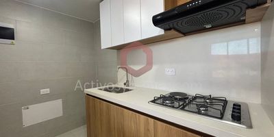 Arriendo apartamento en la Ceja, 50 m², a 10 minutos del parque principal, 2 alcobas, 2 baños, 2 closets, sala comedor, cocina integral, balcón, zonas ropas, contara con zonas comunes, cancha multiple, cancha sintetica y juegos infantiles. Arrienda Activos y Bienes, Inmobiliaria experta en administración, arrendamiento y venta de apartamentos, casas, locales, bodegas y oficinas en el Oriente Antioqueño, Medellín y toda el área Metropolitana. Información sujeta a cambios. Las imágenes de muebles, enseres, decoración y demás elementos son una referencia.
