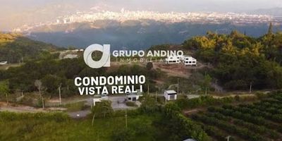  ¡SE VENDE LOTE! Lote 7  Vista Real 1                                                                                                                                                                     Ubicación Más adelante del aeropuerto Área 1.612 m Conjunto cerrado con portería Amenidades del conjunto Zona social Piscina Cancha sintética Sauna y turco Gimnasio Senderos peatonales                                                                                                                          Valor de venta $ 370.000.000                                                                                                                                                                                        por él, bajo el código Inmobiliario 1420-335 ¡Contáctanos! Agenda tu cita y con gusto te asesoramos. Contactos 3006684439 - 3025908733 3026225944