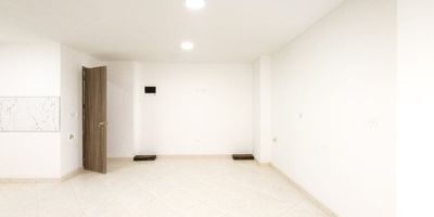 EXCELENTE OFICINA-LOCAL PARA ESTRENAR EN EL SECTOR DE SABANETA, AREA 30 MTS, 1 BAÑO Y PUERTA PERSIANA. ESTRATO COMERCIAL.