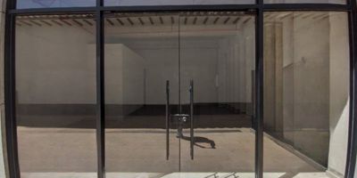 Se arrienda local en excelente zona comercial de Rionegro, sobre vía principal, cuenta con un área de 60m2, con alto flujo peatonal y vehicular. Ubicación estratégica para dar a conocer su negocio!