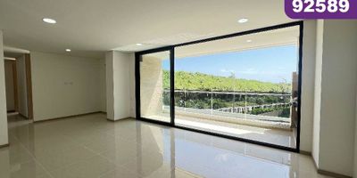 Apartamento para estrenar en arriendo/venta en la ciudad de Barranquilla ubicado en el barrio La Castellana, en un edificio con vigilancia privada las 24 Horas y zonas sociales de entretenimiento, piscina, canchas deportivas, zona infantil, zona BBQ, gimnasio, salón comunal, el edificio cuenta con 8 pisos y el apartamento se encuentra ubicado en el piso 3, con un área aproximada de 137 mt2 , distribuidos en 3 habitaciones cada una con baño privado,  1 baño social, balcón con BBQ,  un estudio,  sala - comedor, cocina integral, zona de labores y 2 parqueaderos asignados, cuarto y baño de servicio, buena distribución en sus áreas con buenos y modernos acabados, es fresco y acogedor, su entorno es tranquilo, residencial con cómodas vías de acceso y facilidad al transporte publico cercano.