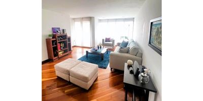 Viviendo en Bella Suiza, esta oportunidad es para ti.

Apartamento ubicado en piso 4, vista exterior, ubicado cerca de parques, zonas verdes, comercios, restaurantes, colegios y universidad del Bosque. Facilidad de acceso y transporte,.

Distribuido en sala comedor, cocina integral con área de ropas, 3 habitaciones con closet, baño social, baños de alcobas y baño en habitación principal, balcón en Sala, estudio, pisos en madera laminada. Cuenta con 2 garajes cubiertos y ascensor.

El edificio cuenta con salón social, gimnasio, seguridad privada y parqueadero de visitantes.

¡No dejes pasar esta oportunidad, agenda una visita! CZ-9219
