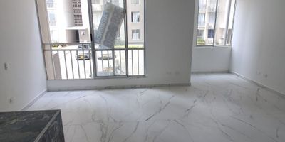 Apartamento en arriendo en Barranquilla, Atlántico, en el barrio ZONA FRANCA INDUSTRIAL. Ubicado en el Conjunto Residencial Palmar de la Ciénaga, este apartamento de 49 m² ofrece 2 habitaciones y 2 baños. Es una opción cómoda en estrato 3, con un canon de arriendo de $1.500.000. Para conocer este apartamento en arriendo, puede contactarnos vía WhatsApp, enviarnos un mensaje o consultar los teléfonos disponibles.