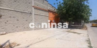 Bodega en arriendo en Barranquilla, Atlántico. Ubicada en el barrio Los Olivos II, esta propiedad ofrece 738 m² de área construida, ideal para operaciones logísticas o almacenamiento. Dispone de 2 baños, proporcionando funcionalidad para su equipo. Su ubicación en estrato 3 en Barranquilla facilita el acceso a servicios y conexiones viales. El canon de arriendo es de $10,000,000. Una oportunidad para establecer o expandir su negocio en la ciudad. ¿Interesado en esta bodega? Contáctenos para más detalles o para coordinar una visita a través de WhatsApp, ver teléfonos o la opción "quiero que me contacten".