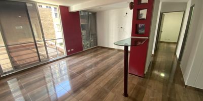 Se arrienda apartamento en Barranquilla, Atlántico, ubicado en el reconocido sector de Paraíso. Este inmueble de 58 m² cuenta con 2 habitaciones y 2 baños, ofreciendo un espacio funcional para su comodidad. Una excelente opción en Barranquilla, ideal para quienes buscan cercanía a servicios. El canon de arriendo es de $1.800.000 mensuales. Si desea conocer más detalles o coordinar una visita, puede contactarnos por WhatsApp, ver teléfonos o enviarnos un mensaje.