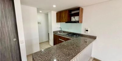 Codigo 932FR4942  En venta apartaestudio de 33.59m², distribuido en dos ambientes, con cocina integral y zona de lavado, espacio para sala-comedor, baño social y habitación con baño privado. Incluye parqueadero para vehículo y se encuentra en edificio con ascensor. Ideal para quienes buscan comodidad, funcionalidad y una excelente ubicación
