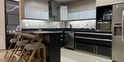 Venta de Apartamento en la frontera, Ubicación privilegiada: Cerca a todo, con fácil acceso caminando a restaurantes, supermercados, Colegios, centros comerciales, iglesia y parques.Amplia terraza privada ideal para reuniones o descanso al aire libre o Mascotas, 	•	4 habitaciones, todas con baño privado	•	Habitación de servicio con baño	•	Baño social	•	Dos parqueaderos en línea	•	Excelente iluminación natural y distribución funcionalUNIDAD CON MULTILPLES AMENIDADES&nbsp;PARA FAMILIAS
- Cancha Squash- ?Placa polideportiva cerrada- ?Piscina adultos y niños- ?Salón Social- ?Senderos para caminar- ?Juegos Infantiles- ?Gimnasio Dotado- ?Baño Turco