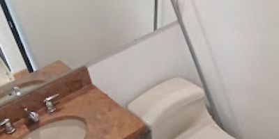 AMOBLADA, 3 ESPACIOS DE TRABAJO, 2 BAÑOS, COCINETA, PISOS MADERA LAMINADA, GARAJE, VIGILANCIA 24 HORAS.