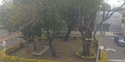 San Felipe arriendo oficinas entre 17 m2 hasta 23 m2, en edificio de 5 pisos con ascensor, 5 oficinas por piso, todas encerradas en vidrio. Con 2 baterias de baño por piso y un cuarto de aseo, sin parqueaderos, recepcion en el primer piso para ingreso, no vigilancia , cableado interno de cada una, planta eléctrica, tanques de almacenamiento de agua, una sala de juntas para uso comunal, en el valor del arriendo se incluye servicios publicos y administración, dependiendo del tamaño de la oficina cambia el precio, al ser modulares se pueden adecuar o unir varias oficinas para que sean mas funcionales. Cerca encuentra parqueaderos públicos, comercio, zona financiera, transporte público, está cerca a Cl 72, Cra 24, Cl 80, Av NQS.