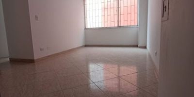 3 ALCOBAS CON CLOSET, 1 BAÑO, COCINA INTEGRAL A GAS, ZONA DE LAVANDERIA, SALA COMEDOR, PISOS EN CERAMICA, GARAJE CUBIERTO SENCILLO, VIGILANCIA 24 HORAS, TERRAZA CON BBQ, CERCA A LA AUTOPISTA.
