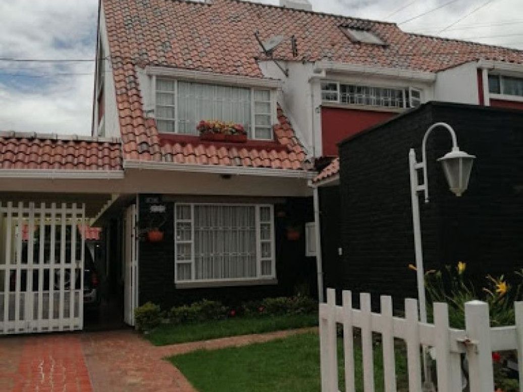 Casa de 3 alcobas en venta en Prado Veraniego Norte, Bogotá, 224 m² · foto 13 de 20