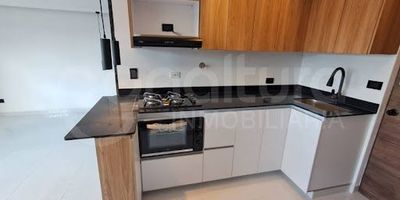 472-7723 Conaltura Inmobiliaria ¡Apartaestudio nuevo en arriendo en Sabaneta  Pan de Azúcar!Vive en un conjunto cerrado que te brinda seguridad, comodidad y una ubicación estratégica. Disfruta de gimnasio, salón social y shut de basura, ideales para tu día a día. A pocos minutos de todo lo que necesitas Variante de Caldas, tiendas D1, Éxito Exprés y estaciones Primax, ruta de buses hacia estación La Estrella, institución Educativa Antonio Baena Salazar, hospital Venancio y Tránsito de Sabaneta¡ Una excelente opción para estrenar hogar en un sector de alta valorización y fácil acceso!¡Contáctanos y agenda tu visita hoy mismo!