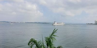 Amplio apartamento en venta en Cartagena, Bolívar, en el solicitado barrio BOCA GRANDE. Con 160 m², este inmueble cuenta con 3 habitaciones, 2 baños y 1 parqueadero. Disfrute de una espectacular vista y la tranquilidad que brinda la vigilancia. Su estratégica ubicación en Carrera 4 facilita el acceso a todo lo que Cartagena ofrece. Una excelente opción de compra en BOCA GRANDE. Precio: $1.040.000.000. Para más información sobre este apartamento en Cartagena o agendar una visita, contáctenos a través de WhatsApp, quiero que me contacten o ver teléfonos.