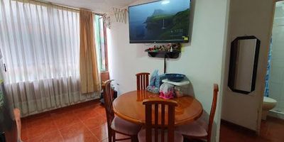 Apartamento en venta en Villa Javier. Consta de sala-comedor, cocina a gas, zona de lavandería. 2 alcobas, 1 baño
Pisos en cerámica.  Super ubicado sobre la carrera 6 con calle primera. Muy central.
