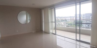 Descubre la elegancia y comodidad en este exclusivo apartamento ubicado en una de las zonas más prestigiosas de la ciudad. Cuenta con amplia sala y comedor Balcón , estudio y sala TV, 2 habitaciones amplias y luminosas, principal Baño todo el Apto. Cuenta con AA. Y persianas , 1 parqueadero para tu conveniencia, a Nivel sin techo, Sus metros cuadrados ofrecen un espacio perfectamente distribuido
 para tu confort y bienestar. 
Imagina despertar cada mañana en un lugar que refleja tu estilo de vida sofisticado y exigente. Disfruta de sus acabados de alta calidad, su diseño contemporáneo y sus vistas panorámicas que te dejarán sin 
aliento. Este apartamento es el escenario ideal para crear momentos inolvidables con tus seres queridos.
No pierdas la oportunidad de vivir en un lugar que combina lujo, privacidad y exclusividad en cada rincón. Contáctame hoy mismo para agendar una visita y descubrir todas las bondades que este inmueble tiene para ofrecerte.

Datos de contacto:
Indira Oyola
Número: 3104005590