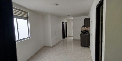 Apartamento en arriendo ubicado en el sector de Belen Las Violetas, una zona residencial con excelente conectividad. El inmueble ofrece espacios amplios, comodos y con buena iluminacion natural, ideales para disfrutar de un ambiente acogedor y funcional. Cuenta con 3 habitaciones, 1 bano, 3 closets, sala comedor, cocina semi integral, red de gas, zona de ropas y calentador. Ubicacion estrategica, con cercania al Centro Comercial Los Molinos, Universidad de Medellin, tiendas D1, supermercados, locales comerciales y buen acceso a rutas de transporte publico.
Perfecto para quienes buscan comodidad, buena ubicacion y calidad de vida.