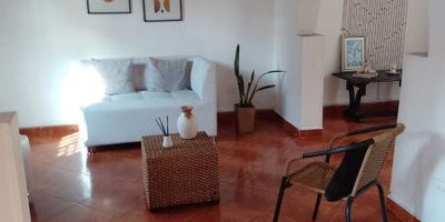 Casa unifamiliar, area 137 mtrs, 3 alcobas, 2 baños, cocina integral, sala, comedor, patio, zona de ropas.