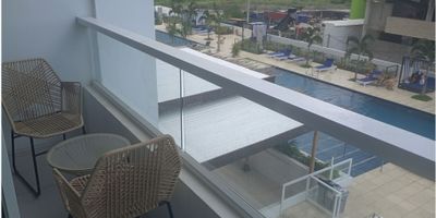 Cod. 9328FR382

Venta aptoestudio AMOBLADO primera linea de la Playa Bello horizonte en Santa Marta

Esta increible oportunidad de inversión y crecimiento de inmueble para rentas cortas, consta de:


 Puerta de seguridad con tarjeta digital y codificada
 Cocina equipada, integral en su totalidad, estufa electrica, horno empotrado, campana.
 Baño moderni con divisor en su totalidad equipado.
 Close´t grande del tamaño media habitación.
 Una habitación amoblada con dos camas.
 Aire acondicionado.
 Balcón con vista al mar y a las piscinas


El edificio cuenta con amenidades pensadas para una experiencia unica: Cuatro piscinas, dos piscinas para niños, spa, dos saunas, jacuzzis, dos zonas de baño turco, gimnasio equipado, restaurante, bar, BBQ, vista panorámica en el ultiml piso del edificio, tanto para el mar como para la sierra nevada de Santa Marta, vive esta experiencia y revive siempre la oportundiad de estar de vacaciones, o si eres un inversionista, que esperas, ROE de un 70% aproximadamente. Contactame para negociar.
