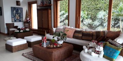 Adquiera una hermosa casa campestre con todo el confort  de la vida moderna , la casa tiene cuardo empleada con baño, circuirto cerrado de tv, vigilancia 24 horas, el condominio tiene doble via y andenes para una muy facil circulacion de vehiculos y peatones, area muy tranquila y segura que garantiza vivir en un lugar acogedor y amable, de facil acceso a la via principal , muy cerca del centro comercial carulla cerritos , facil desplazamiento a Pereira , Cartago y via al Valle del Cauca, ideal para familia locales , del resto del Pais o del exteriror que quieran tener una bella y valorizada propiedad para inversion , para vacacionar o vivir en una de las zonas mas estrategicas y hermosas de Colombia ( Risaralda - EJE CAFETERO )
