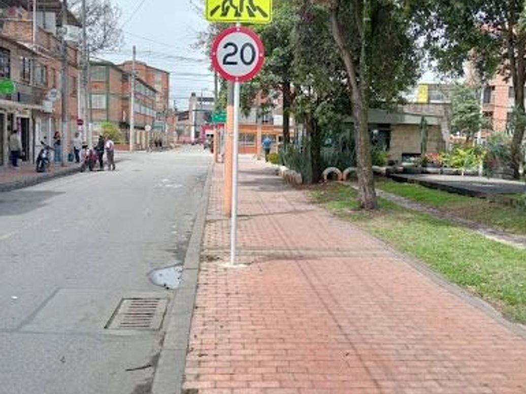 Casa de 8 alcobas en venta en Villemar, Bogotá, 375 m² · foto 3 de 20