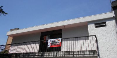 LOCAL DUPLEX BIEN UBICADO ZONA COMERCIAL CERCA TODO CABECERA SOTOMAYOR CLINICA BUCARAMANGA IPS SANITAS ETC