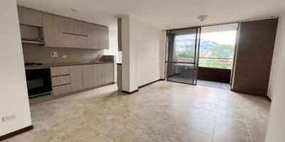 Ven a conocer este Hermoso Apartamento con vista panorámica a la ciudad en el sector de Envigado de 72 metros, con excelentes acabados, cuenta con 2 amplias habitaciones, closet y Vestier en la habitación principal, balcón con excelente vista panorámica, cocina con iluminación natural, zona de ropas independiente, piso en porcelanato, Este apartamento es ideal para descansar o compartir en familia, cuenta con parqueadero privado, en unidad cerrada con Portería 24 horas, piscina, turco, salón social, jardín, sendero de mascotas y juegos infantiles adicional vas a poder contar con cómodas vías de acceso, senderos peatonales, cerca podrás encontrar restaurantes, supermercados, bancos, iglesias, gimnasios, centros comerciales entre otras más. Agenda tu visita ahora!!!   