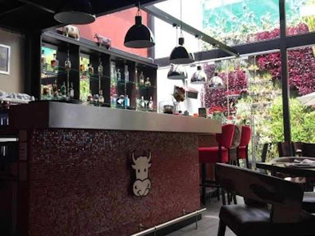 Casa de 6 alcobas en venta en Usaquén, Bogotá, 270 m² · foto 2 de 17