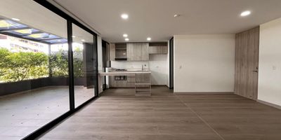 Apartamento en arriendo en unidad cerrada ubicada en un sector tranquilo, campestre y de poco flujo vehicular. Cuenta con piso en cerámica, sala comedor, 3  alcobas 3 baños, cocina integral abierta tipo americano, zona de ropas, terraza 47m, cuarto útil, parqueaderos independientes cubiertos . Conjunto cerrado con ascensor y zonas sociales que incluyen gimnasio, salón social, parques infantiles, placa deportiva, zonas verdes, vigilancia y portería 24 horas, citofonia y circuito cerrado de tv.inmuebles sujetos a verificacion de disponibilidad
