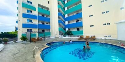 CÓDIGO 9330FR311. Apartamento amoblado con permiso de renta turística con dos alcobas, hall de alcobas, dos baños, balcón, sala comedor, cocina integral, zona de labores y parqueadero. El edificio cuenta con portería, ascensor y vigilancia. Ubicado a Trecientos metros del acuario mundo marino, dos cuadras de la playa y cerca de centros comerciales. SI ESTA PROPIEDAD ES DE SU INTERÉS, CONTÁCTENOS Y AGENDAMOS UNA CITA.
