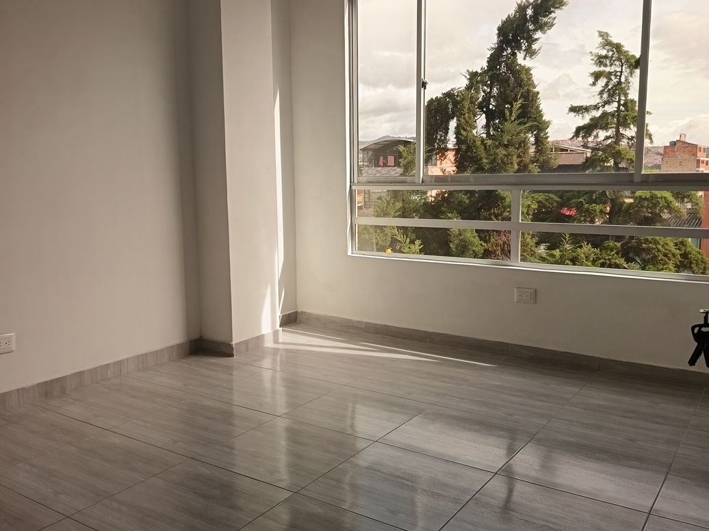 Apartamento de 3 alcobas en venta en Ciudad Kennedy Occidental, Bogotá, 68 m² · foto 2 de 17