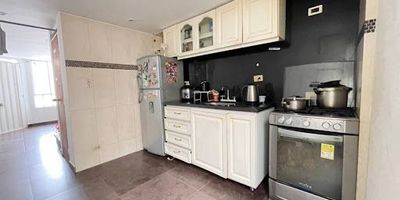 Casa en Venta, de tres niveles en urbanización. consta de cuatro habitaciones, tres baños, sala comedor, cocina semi integral, patio y zona de lavado  