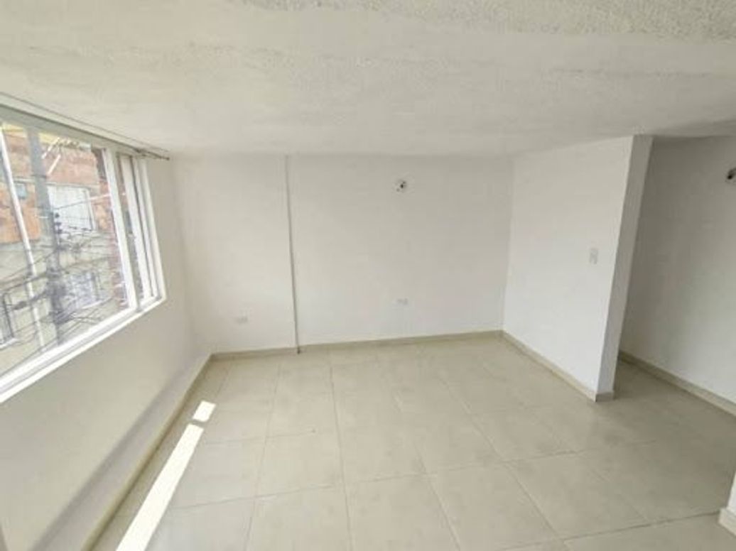 Casa de 6 alcobas en venta en Villas De Granada, Bogotá, 360 m² · foto 6 de 18