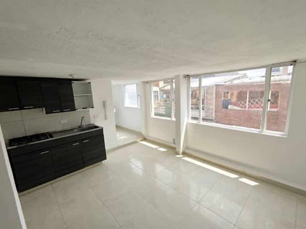 Casa de 6 alcobas en venta en Villas De Granada, Bogotá, 360 m² · foto 8 de 18