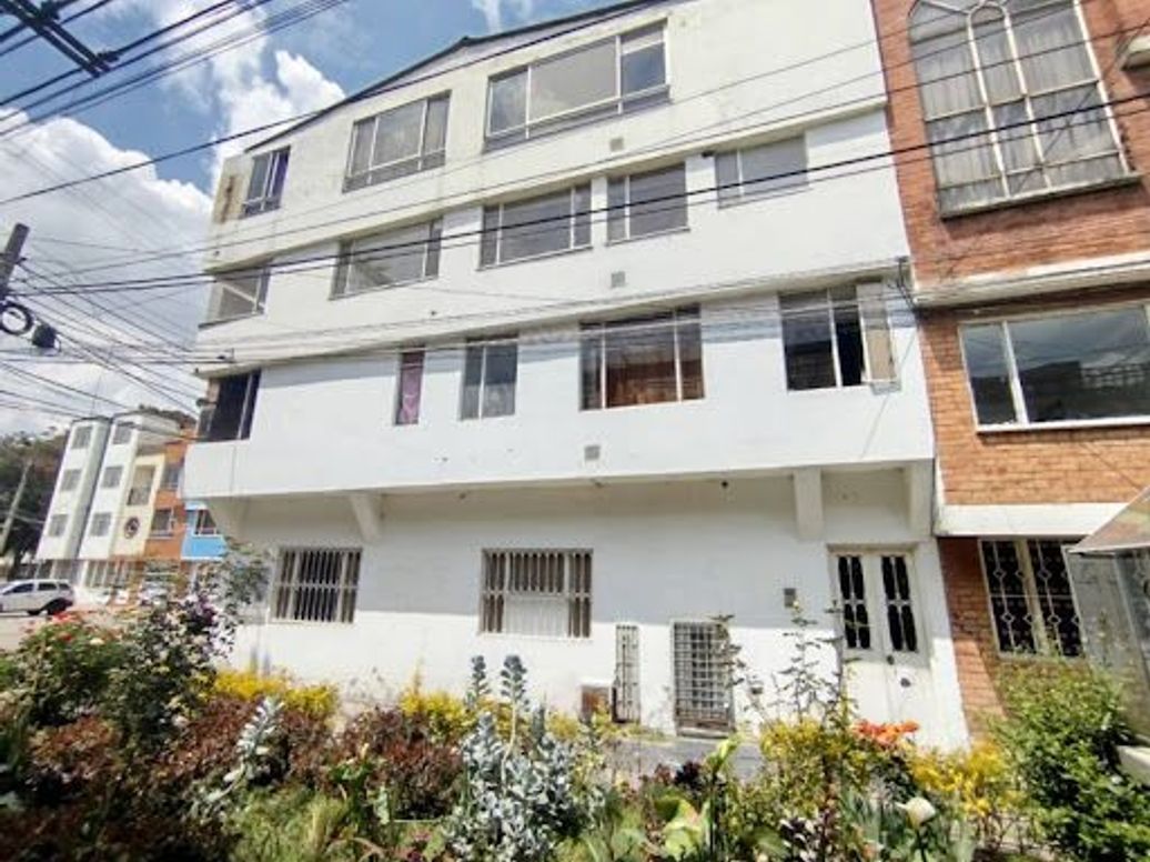 Casa de 6 alcobas en venta en Villas De Granada, Bogotá, 360 m² · foto 2 de 18