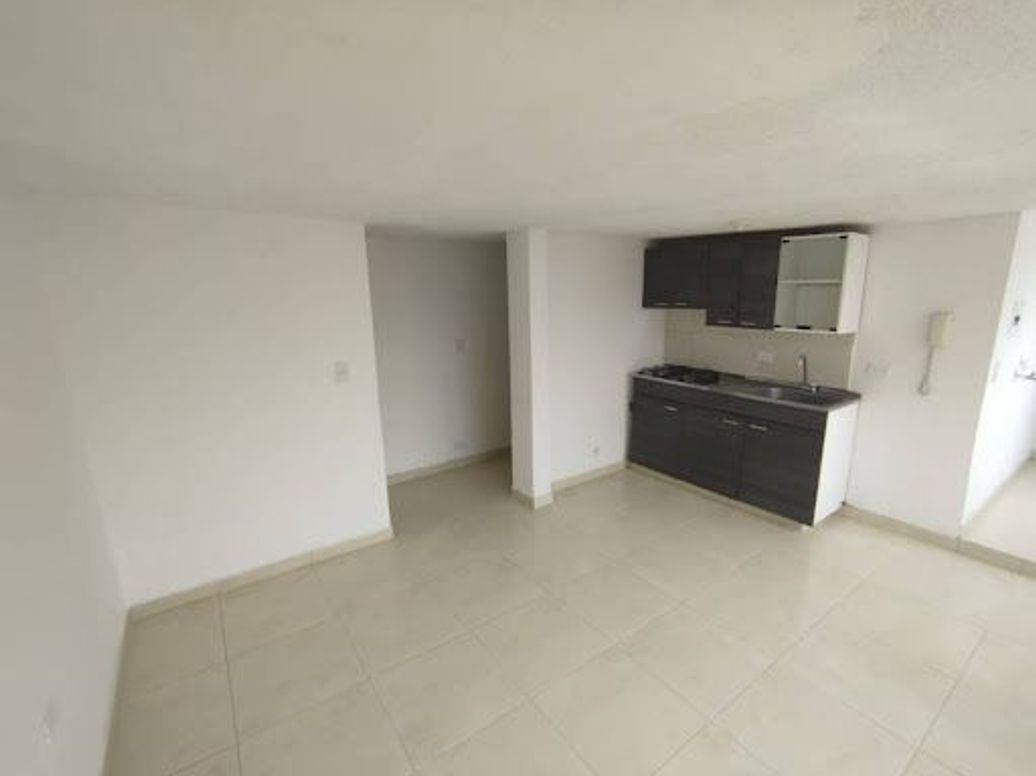 Casa de 6 alcobas en venta en Villas De Granada, Bogotá, 360 m² · foto 7 de 18