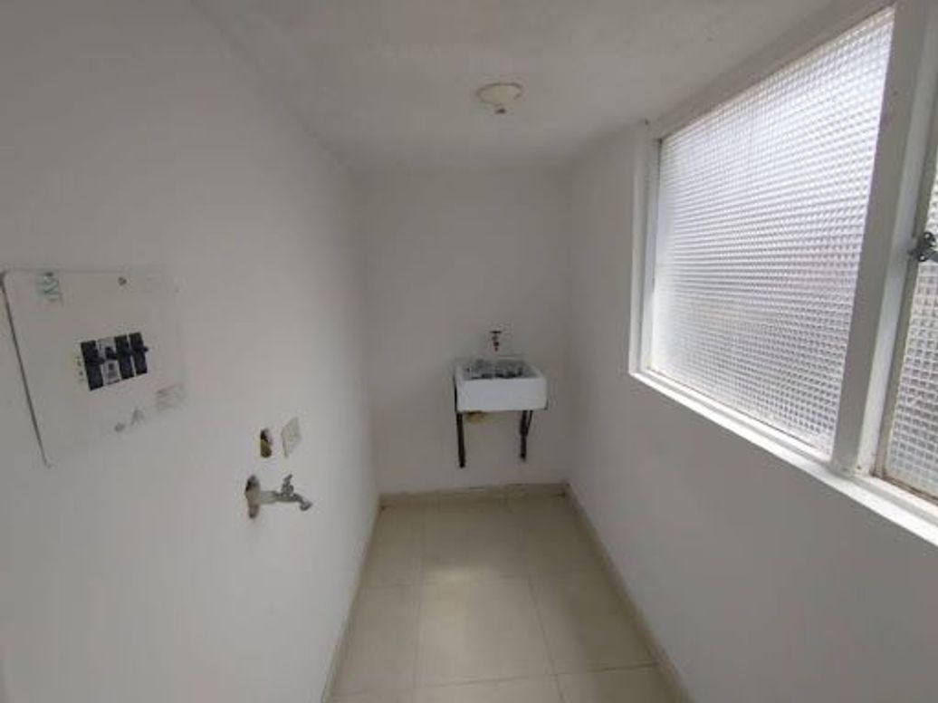 Casa de 6 alcobas en venta en Villas De Granada, Bogotá, 360 m² · foto 4 de 18