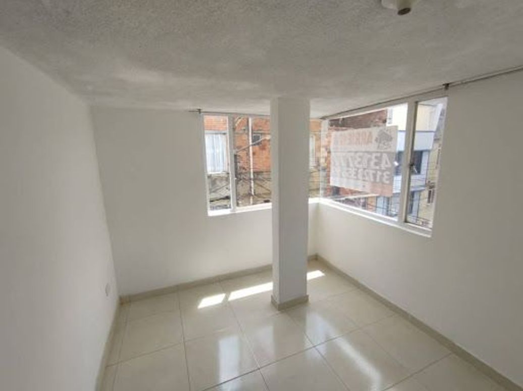 Casa de 6 alcobas en venta en Villas De Granada, Bogotá, 360 m² · foto 11 de 18