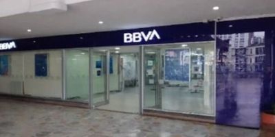 Te presentamos esta oficina ubicada C.C Pinares Plaza, un lugar estratégico de la ciudad gracias a su alto flujo peatonal y vehicular, lo que garantizará que tu negocio sea todo un éxito. Local comercial  con destinación y uso de oficina bancaria. Cuenta con oficinas, baños, cocina, zona de archivo. Cerca podrás encontrar centros comerciales, parques, zonas gastronómicas, bares, restaurantes, clínicas, no esperes más y anímate a encontrar con nosotros tu lugar ideal. Contáctanos y déjanos tener el privilegio de atenderte.