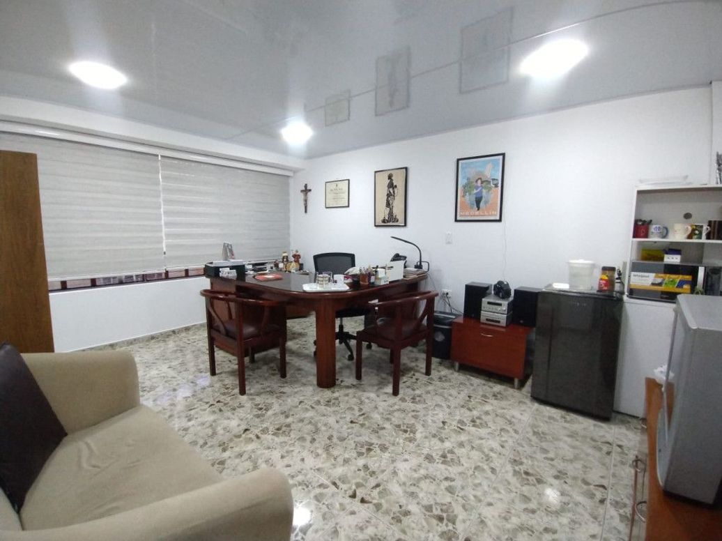 Casa de 6 alcobas en venta en Las Ferias, Bogotá, 225 m² · foto 17 de 20