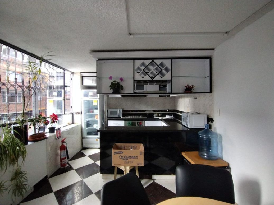Casa de 6 alcobas en venta en Las Ferias, Bogotá, 225 m² · foto 6 de 20