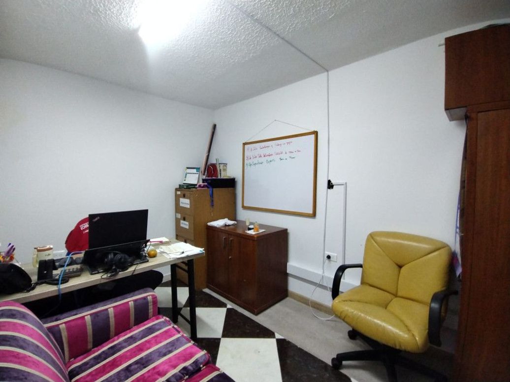 Casa de 6 alcobas en venta en Las Ferias, Bogotá, 225 m² · foto 9 de 20