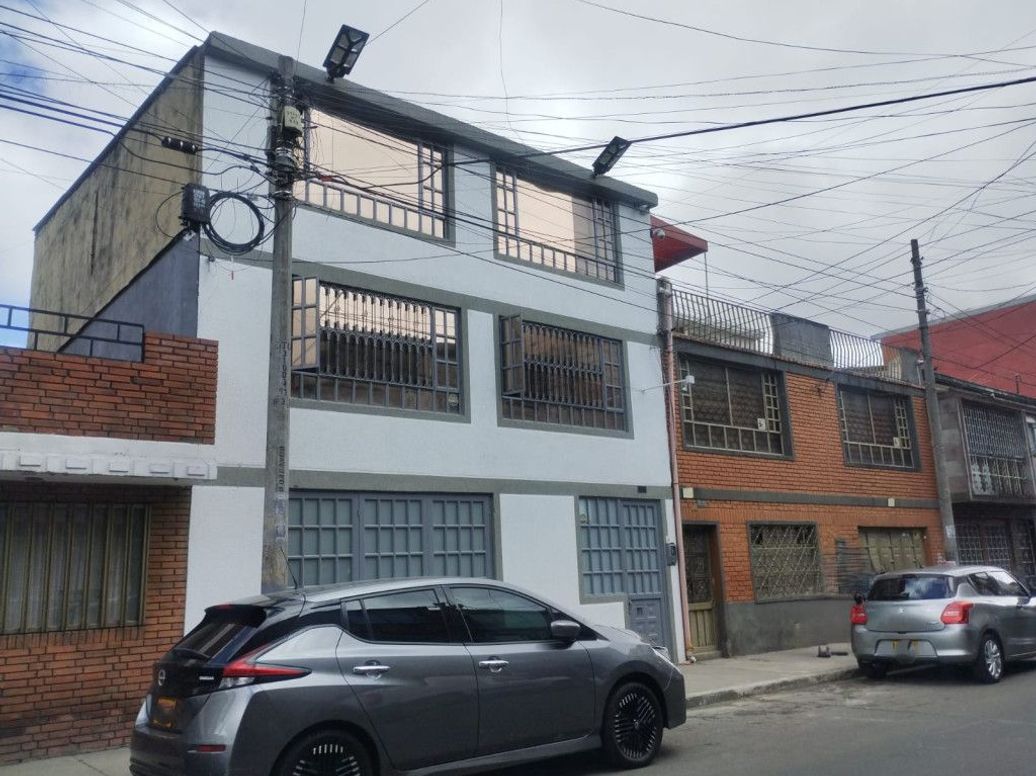 Casa de 6 alcobas en venta en Las Ferias, Bogotá, 225 m² · foto 19 de 20