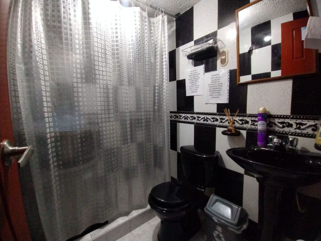 Casa de 6 alcobas en venta en Las Ferias, Bogotá, 225 m² · foto 13 de 20