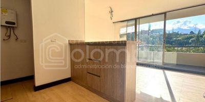 Apartamento en Arriendo, La Paz - Envigado con 2 habitaciones, vestier, un clóset, 2 baños cabinados, sala comedor, cocina con isla central, red de gas natural, zona de ropas y balcón. Parqueadero. Área privada de 70m².

Estrato 4.

Unidad cerrada con portería  y vigilancia las 24 horas, piscina, sauna, zonas verdes, salón social, cancha y parqueadero de visitantes. 
 

Zona residencial cercana a centros comerciales, vías principales, colegios, restaurantes, supermercados, zonas deportivas y con fácil acceso a transporte público
 

¡Conoce los requisitos para arrendar un inmueble con nosotros! 


*NOTA ACLARATORIA: Puede haber diferencias en las áreas suministradas en esta publicación, al momento de la negociación se deben verificar por escrituras públicas debidamente registradas.

