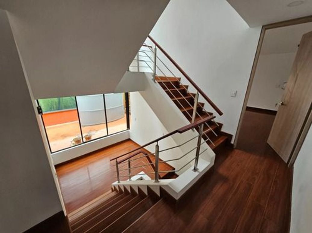 Casa de 3 alcobas en venta en El Virrey, Bogotá, 268 m² · foto 6 de 12