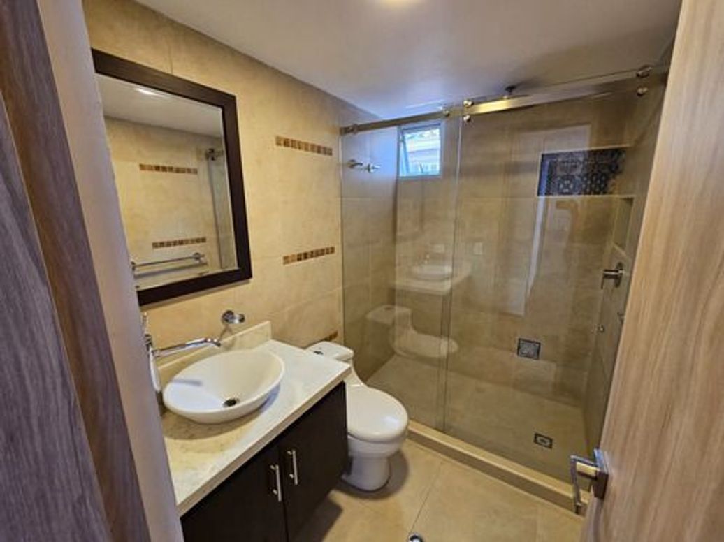 Casa de 3 alcobas en venta en El Virrey, Bogotá, 268 m² · foto 10 de 12