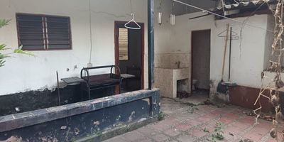 Esta casa lote se encuentra ubicada en el sector Aliadas del Sur, Sabaneta (Ant); a solo dos cuadras del parque principal, en una zona de alta valorización y excelente conectividad.
Ideal para proyecto de construcción, ya que cuenta con permiso para edificar hasta seis pisos, lo que la convierte en una excelente oportunidad de inversión.
¡No dejes pasar esta oportunidad única! ¡Contáctanos al 3012021300 para programar una visita y descubre más sobre esta increíble propiedad!