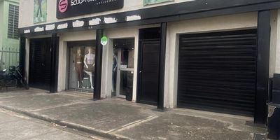 Area 280 lote
Construido 700
Valor 1700 millones negociables
Catastro 800 millones
3 niveles
5 apartaestudios 
2 locales con una excelente ubicación información 3166229089